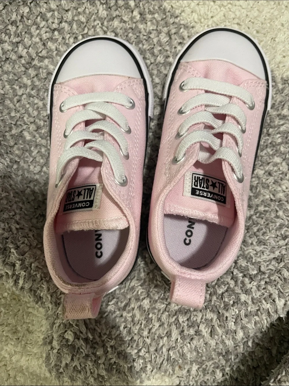 NEW- Converse - 8c